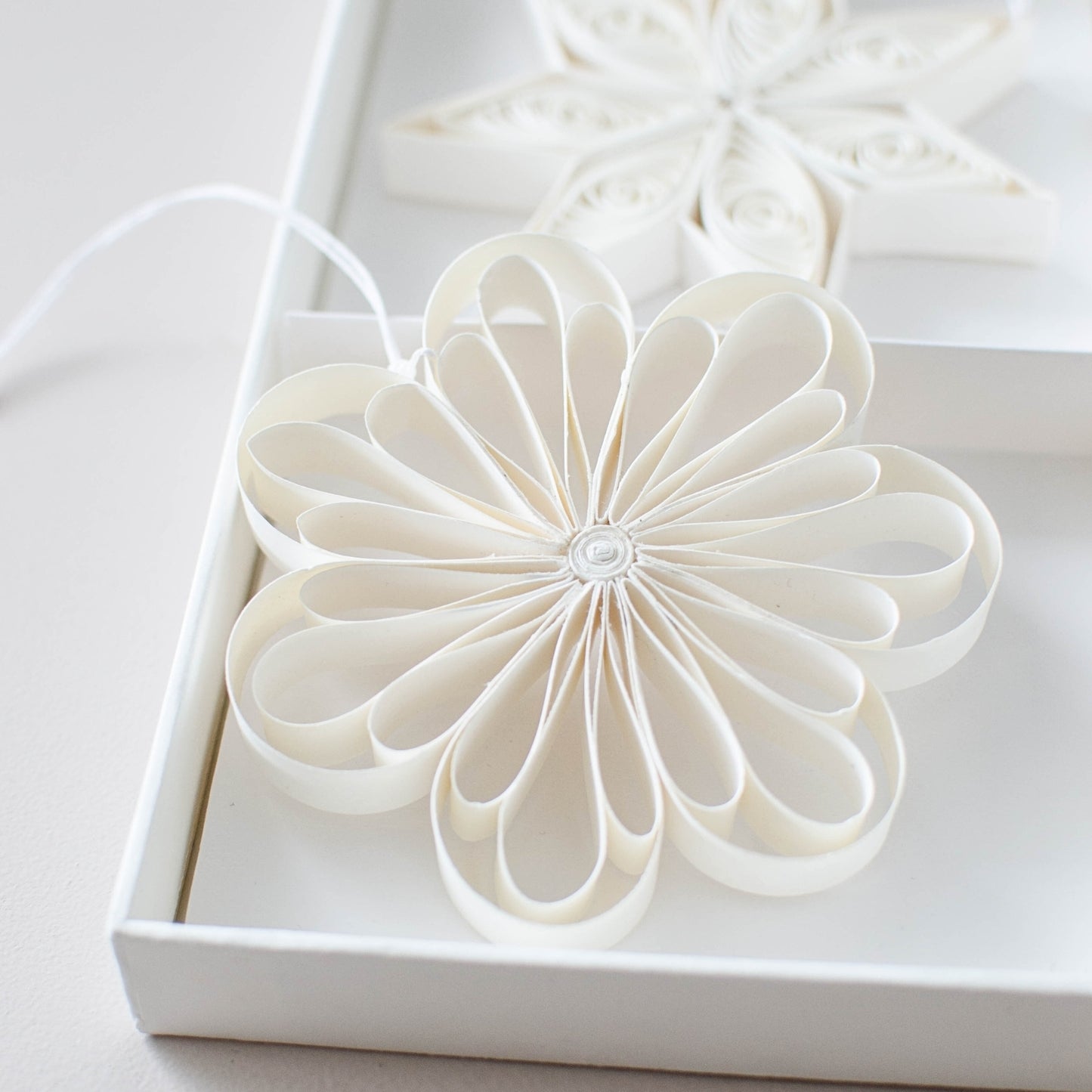 Delicate, intricate and an artisan peice for your Christmas decor collection. This 3 piece set includes 3 paper quilling stars in different designs and comes in a gorgeous white gift box.
