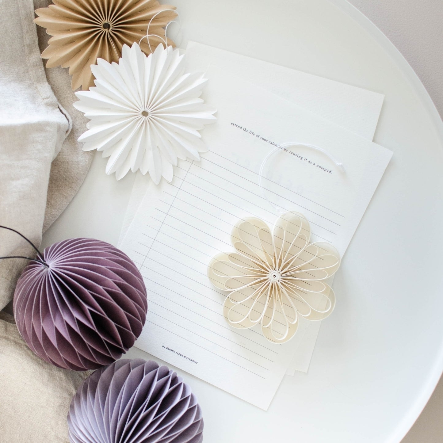 Delicate, intricate and an artisan peice for your Christmas decor collection. This 3 piece set includes 3 paper quilling stars in different designs and comes in a gorgeous white gift box.