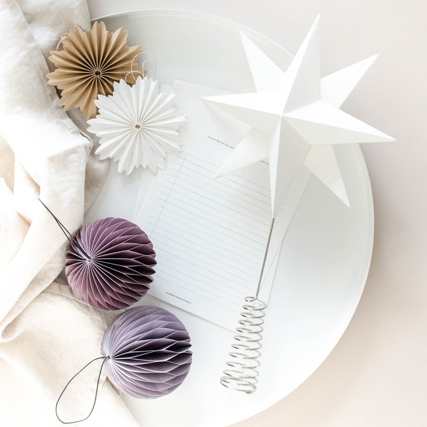 These tree toppers are such high-quality, the look amazing in real life as they sit perfectly in their white gift box. The tree toppers come complete with a large coil so you can install easily on your tree