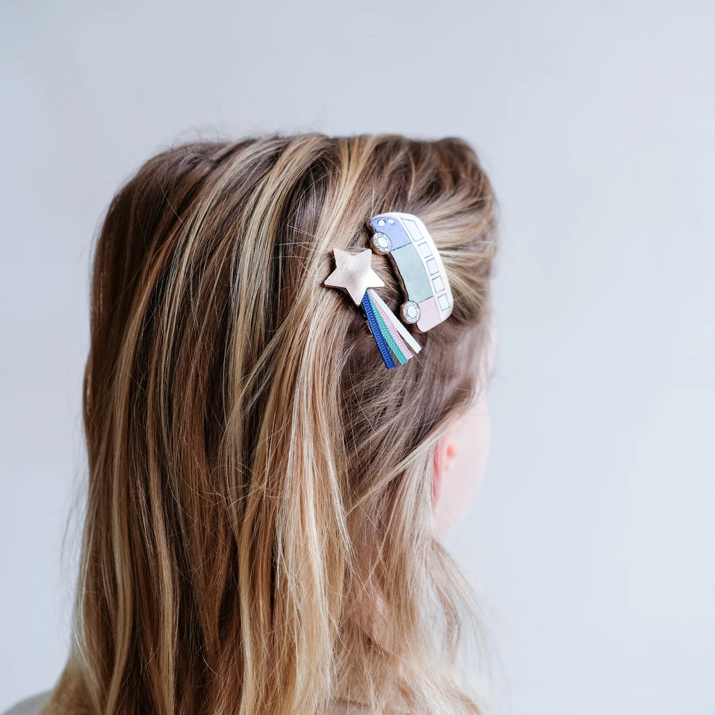 The perfect clip set for free spirited little ones dreaming of summertime adventures! Featuring two super sweet campervans plus a couple of shooting stars, these clips are sure to be a hit!