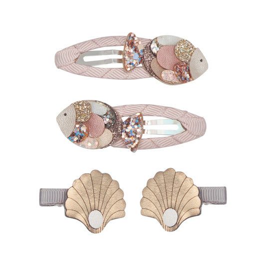 Wear the beauty of the underwater&nbsp;world! Two super sweet sea shells complete with their own pearls and two intricately crafted, sparkling little fish make this clip pack perfect for all the little ocean lovers!