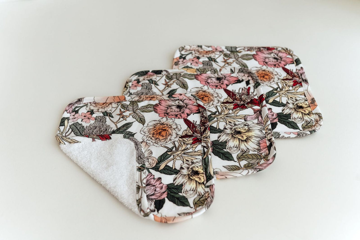 These beautiful organic face and body cloths in our Australiana print are perfect for baby, toddler and also for grownups. They make a great face and beauty cloth and means Mum, or Dad, can enjoy a little bit of Snuggle Hunny too! They will brighten up any bathroom with our bright prints.