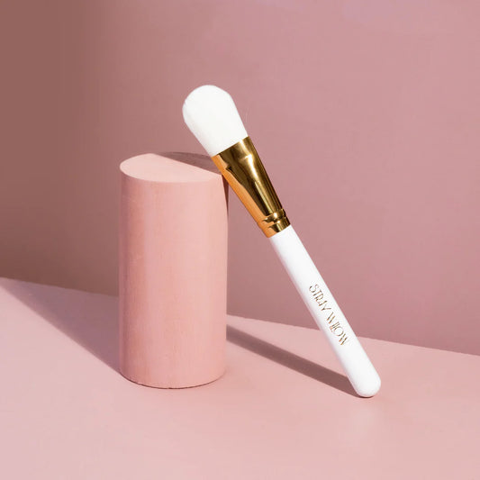 Our lush face mask application brush is designed to elevate your self care moments creating a beautifully relaxing mask experience. Slow it down and enjoy the soft sensory experience of applying your indulgent mask.