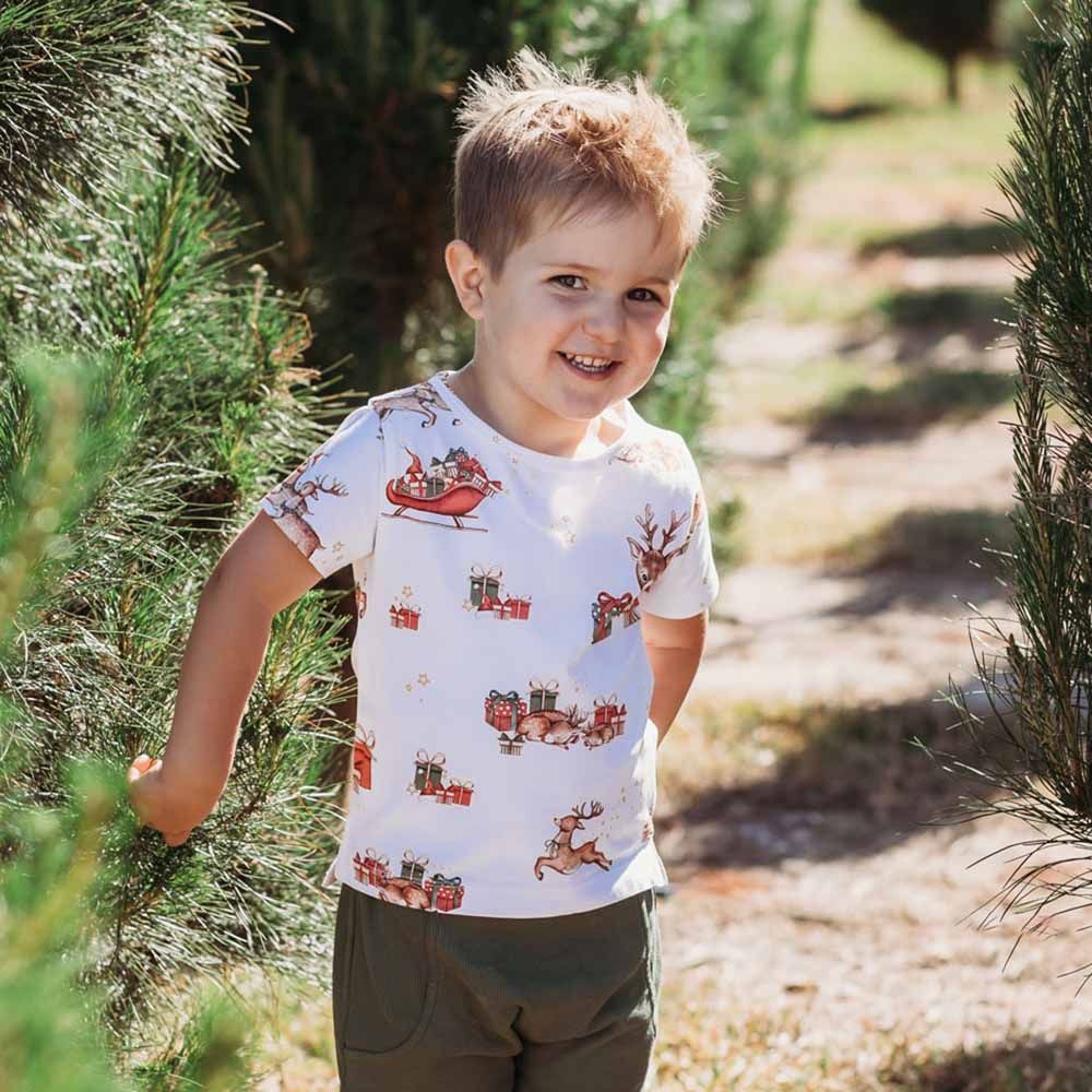 Reindeer relaxed style T-Shirt   Features Include:  Popular Reindeer Print Relaxed style Easy to wear Lightweight and breathable GOTS Certified Organic CU 1182228 95% Organic Cotton / 5% Elastane