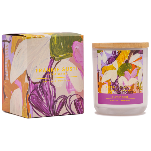 Australian artsist Candle A magic garden of jasmine, ylang ylang + huckleberry, with fresh bursts of lemon + bergamot, finished with creamy sandalwood, tonka bean, madagascan vanilla, and sweet amber.50hr burn 100% pure soy wax Lead free cotton wick Cruelty free + vegan High quality fragrance oil with essential oil extracts