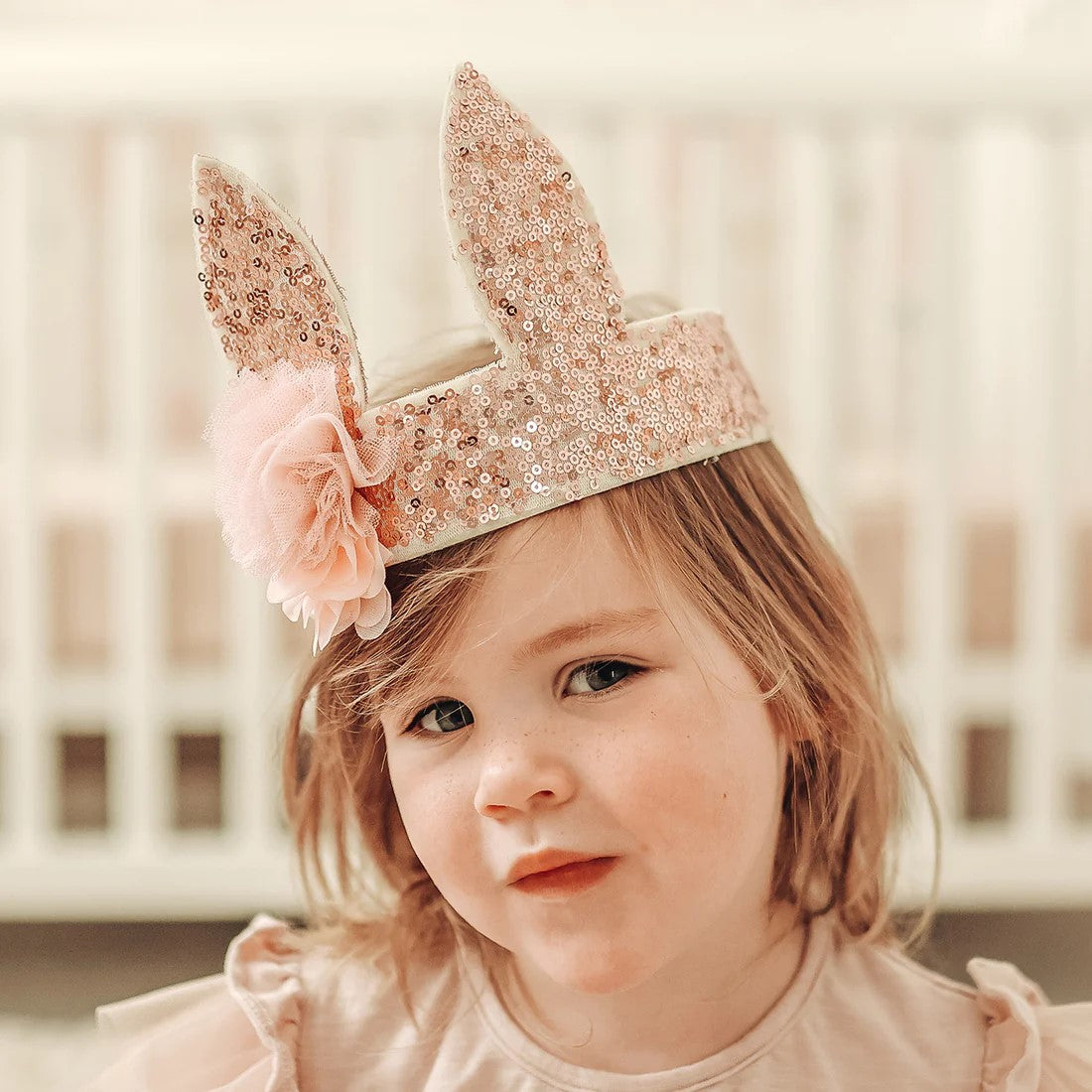 A sparkly sequin adjustable bunny crown for playtime.  Bright sequins and felt with linen backing.  Ribbon ties.
