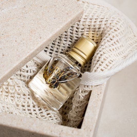 Our 100% natural essential oil perfume roller is designed to help you take a moment in your day to delight your senses.&nbsp;