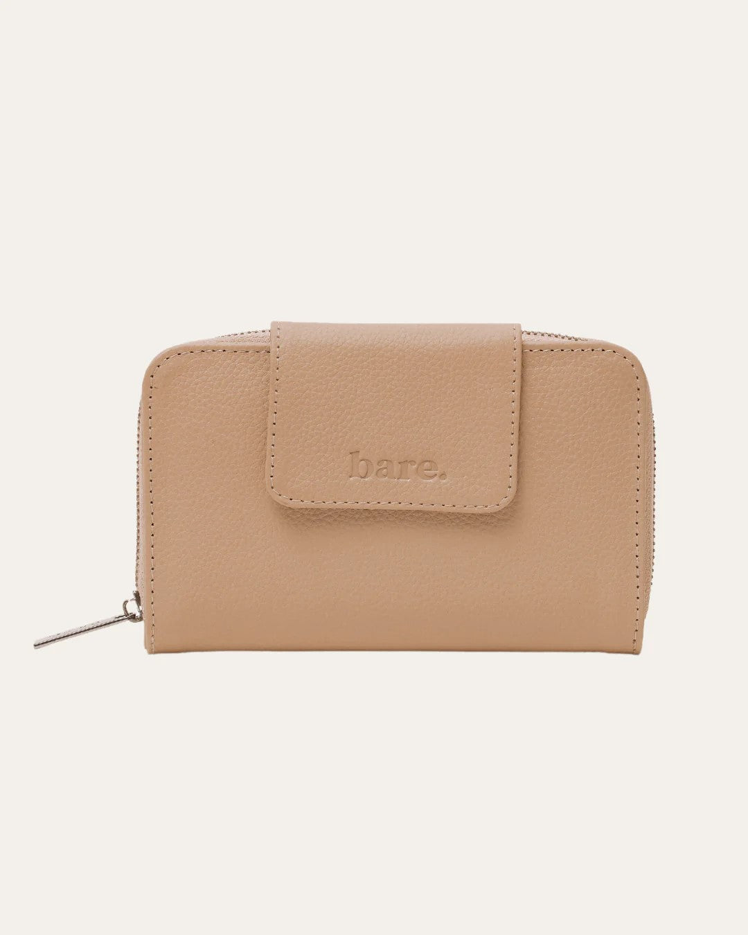 The Jorja Wallet is the perfect combo of functionality and timelessness - with a compact size that'll fit all your essentials, plus a secure fold-over flap with a magnetic clasp that'll never let you down.  It's the kind of wallet that'll become your forever companion!