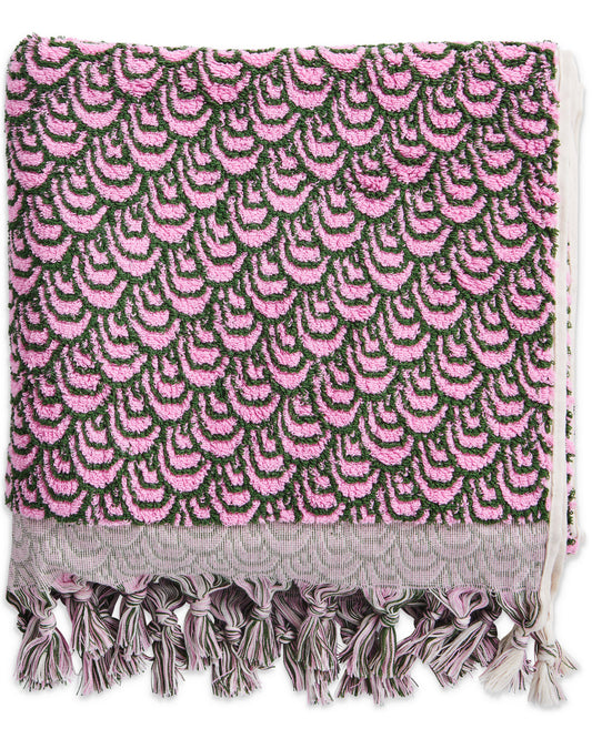  Made from gorgeously soft handloomed cotton, this towel features a sweetly scalloped pattern in moss green and candy pink with knotted fringed ends. 100% hand loomed cotton.  150 x 80 cm.  These towels are the bomb - super soft, absorbent, luxurious, and versatile, they'll serve you well for years to come.  Ethically made in Turkey.