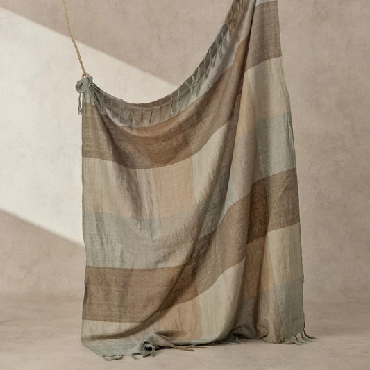 Add depth and visual interest to any space with the Harriet Throw. The perfect lightweight and versatile blanket, this throw showcases a modern take on a traditional multi-coloured check pattern making it a perfect accent for both traditional and modern interiors. This exquisite linen-style throw is meticulously crafted from a luxurious linen cotton blend,