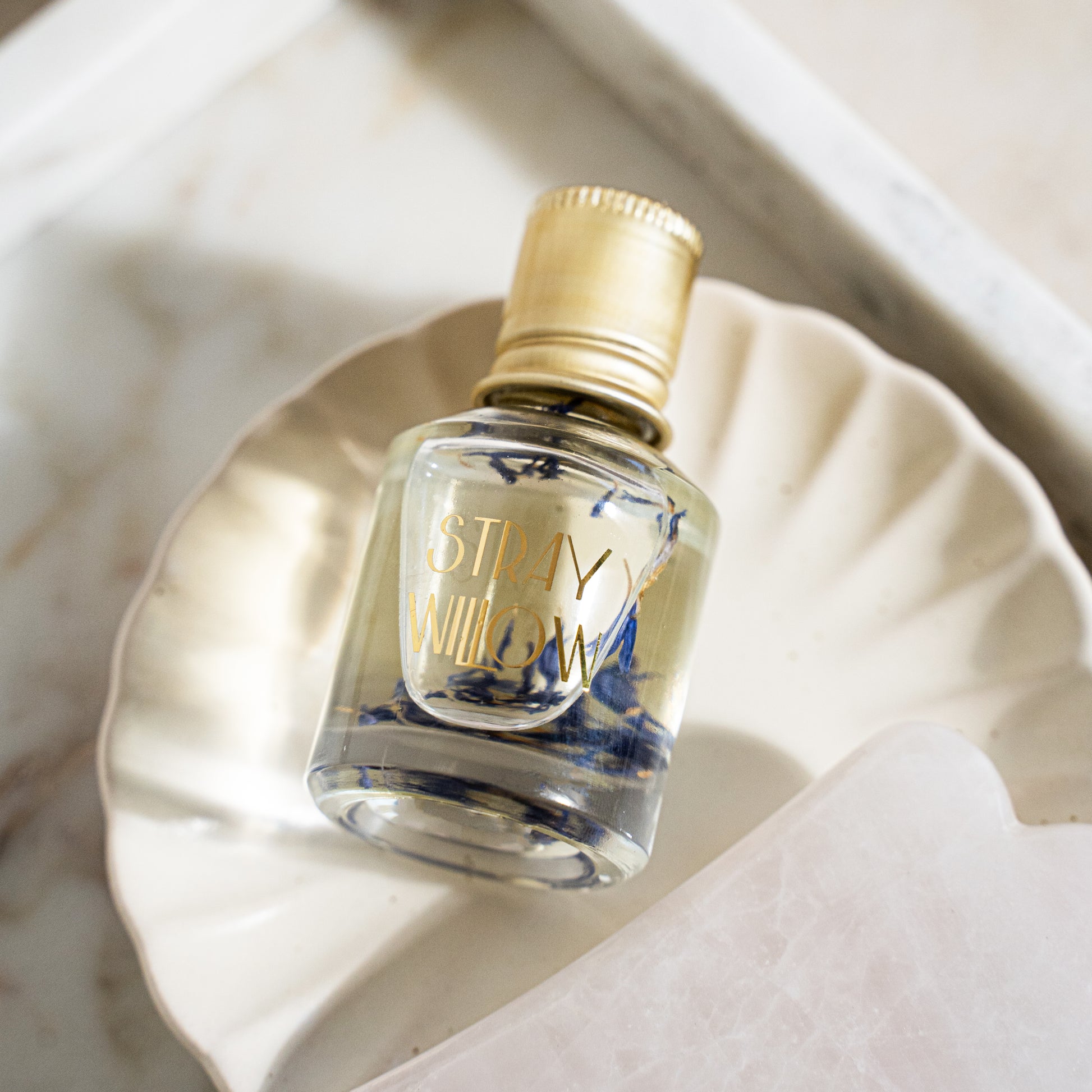 Our 100% natural essential oil perfume roller is designed to help you take a moment in your day to delight your senses.