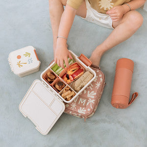 Embark on an endless summer adventure with our beach-inspired Endless Summer Medium Lunch Bag! This Lunch Bag is part of a collaboration with one of our favourite small Aussie brands - Bam Loves Boo.
