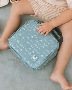 Get ready to make waves with this Wave Rider Medium Lunch Bag! This Lunch Bag is part of a collaboration with one of our favourite small Aussie brands - Bam Loves Boo.
