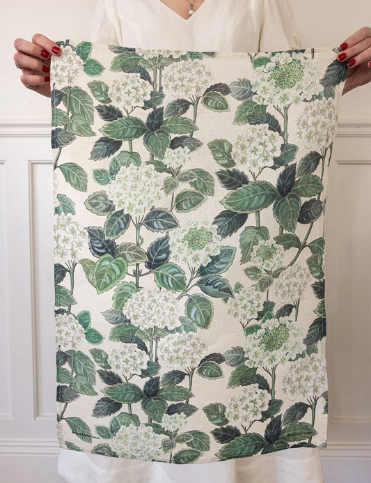 100% Linen Tea Towels
100% linen is a premium, eco-friendly fabric made from flax fibres. It is highly absorbent, quick-drying, and durable, ideal for kitchen textiles. Linen softens with each wash and has a natural strength that ensures longevity. Additionally, it requires less water and pesticides to produce, making it a sustainable choice. 
