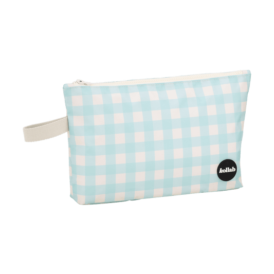 Designed for the modern family, this wet bag isn't just practical, but it's also a fashion statement.

Crafted with our signature prints and vibrant colors, it's an everyday essential that defies the ordinary.

It's perfect for your kids' gear or baby essentials, easy to clean and maintain.
