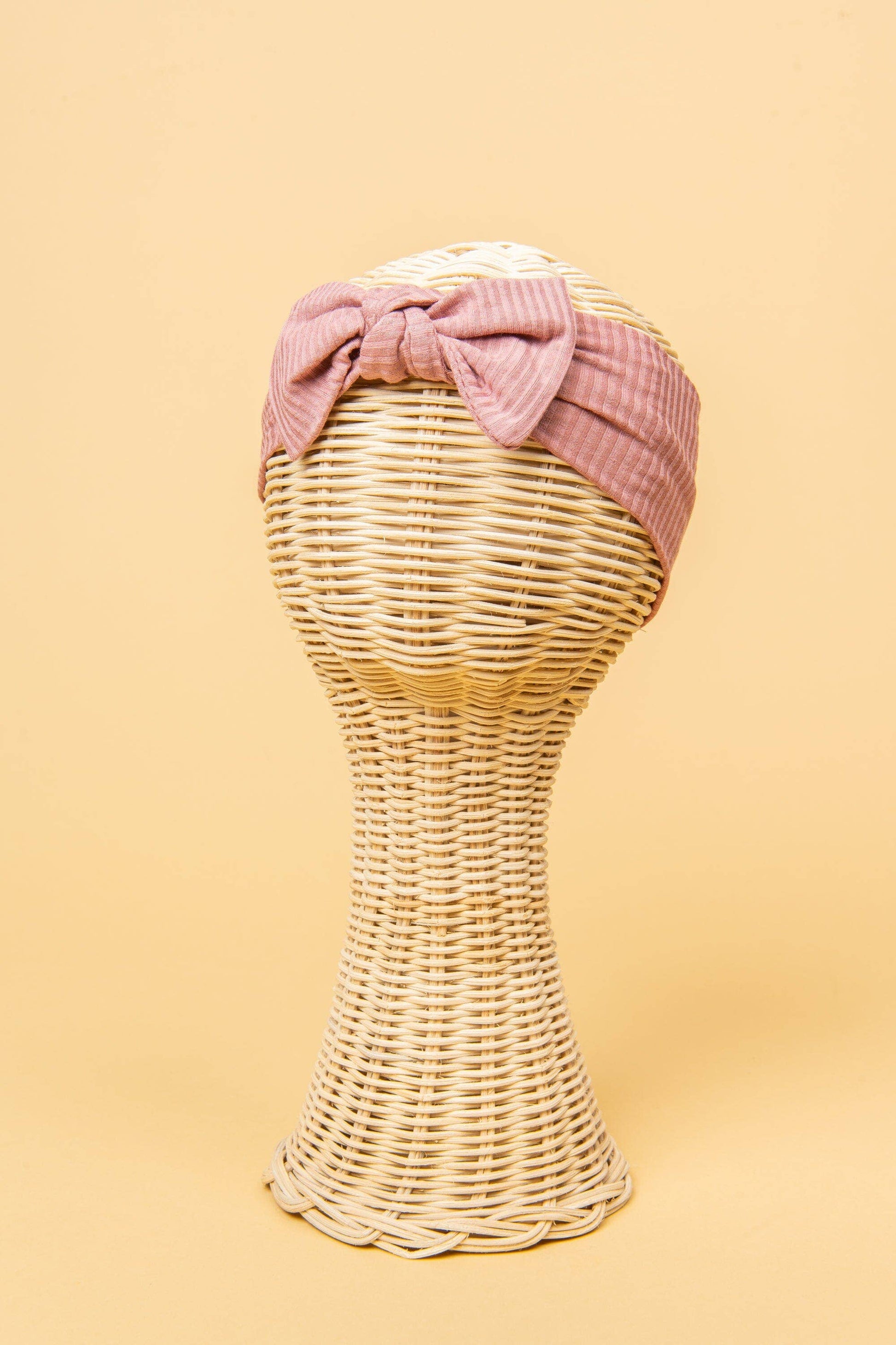 Made from the most luxuriously soft bamboo fabric, in a trendy ribbed texture. The fabric is incredibly soft, and super stretchy. With a removable bow, this also doubles as a plain headband. Perfect for newborns, infants & toddlers.
