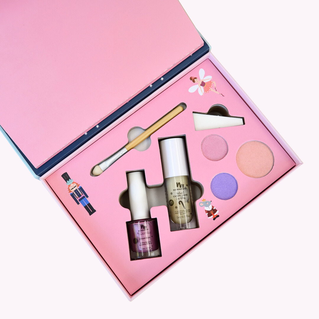 No Nasties Kids is always striving to be unique, and this stunning pop up kids makeup box is the first in this style worldwide.