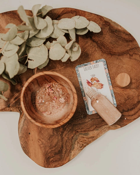 The perfect Sugar-free Easter gift. Add this magic dust to your potion making for extra fizz, sparkle and magic. For optimum fizz, slowly add teaspoons of water to the magic dust in a small bowl.