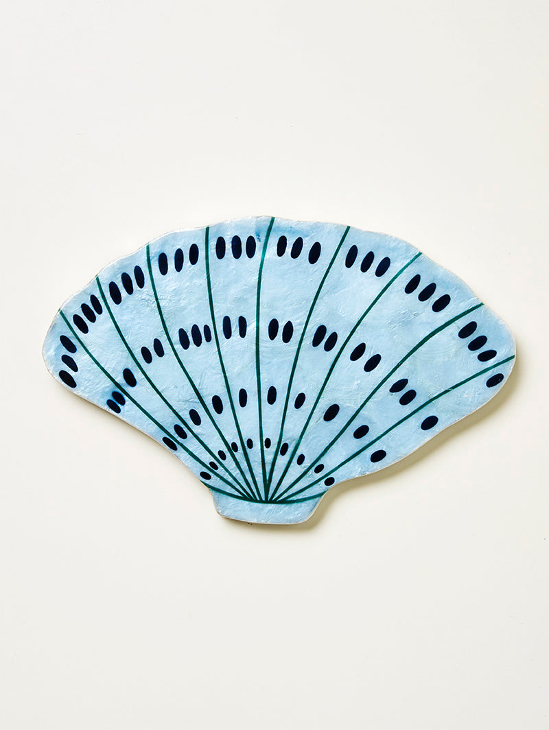 Pretty blue accentuates the lustre of the capiz shell on this wall art. Light and ready to hang with a hook at the back, match it with other capiz wall art in this collection.