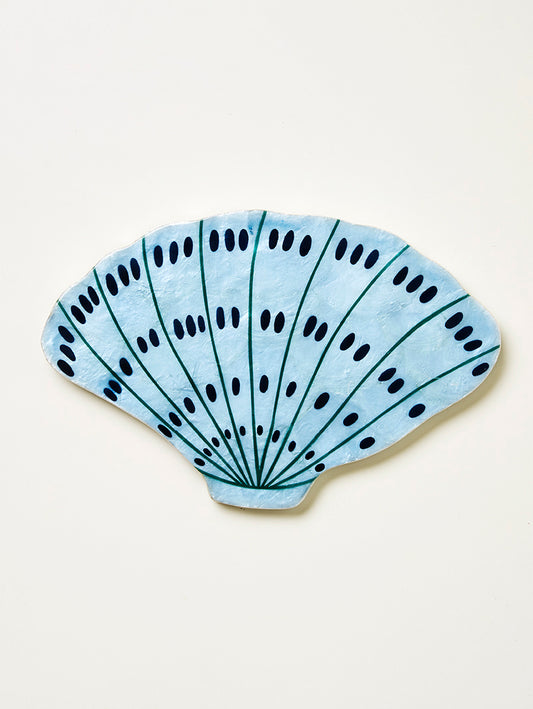 Pretty blue accentuates the lustre of the capiz shell on this wall art. Light and ready to hang with a hook at the back, match it with other capiz wall art in this collection.