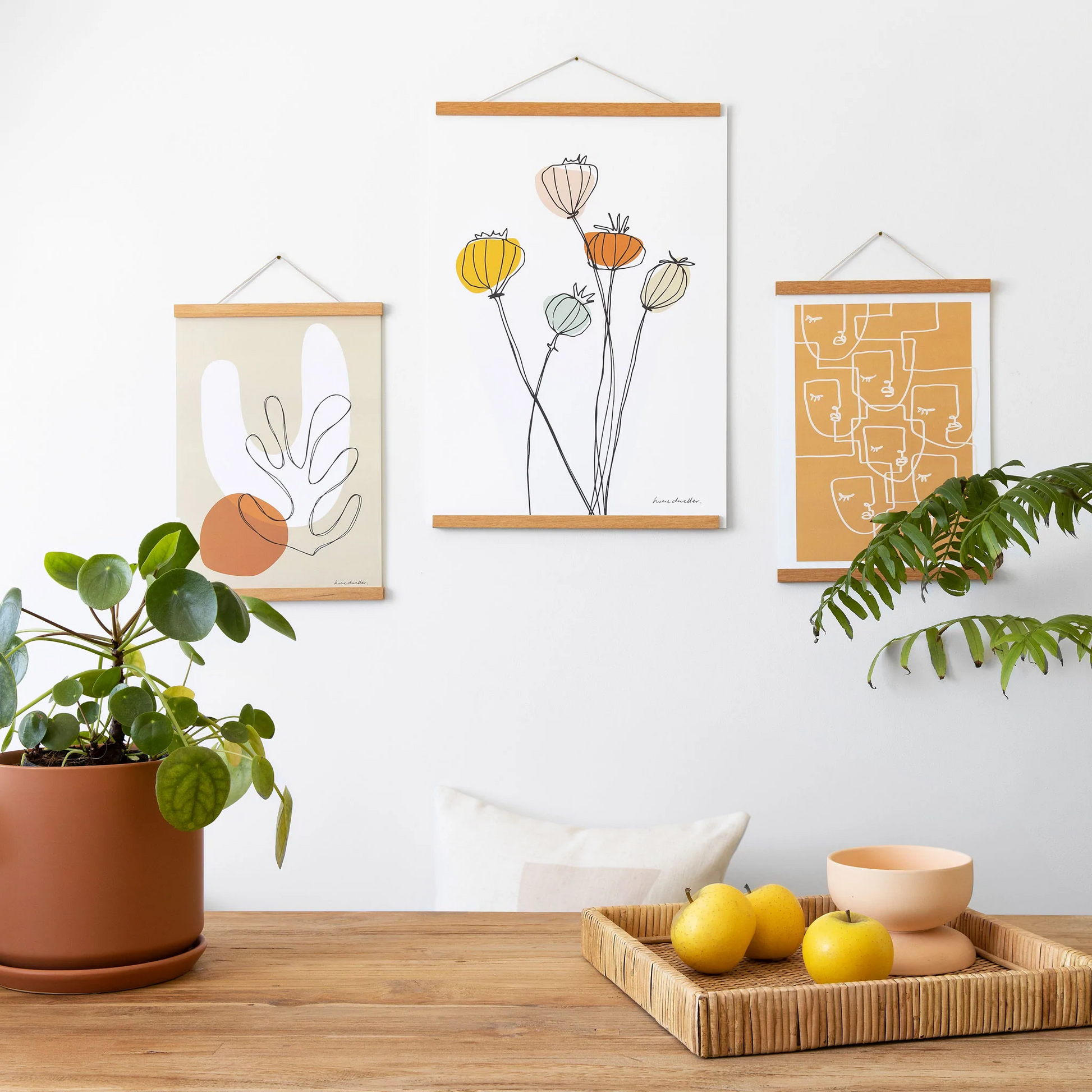&nbsp;The perfect, quick and easy way to hang&nbsp;art in your home.  Each set contains four wood bars&nbsp;embedded with strong magnets. Just clamp your&nbsp;art between the two wood pieces on top and bottom and it's ready to hang!