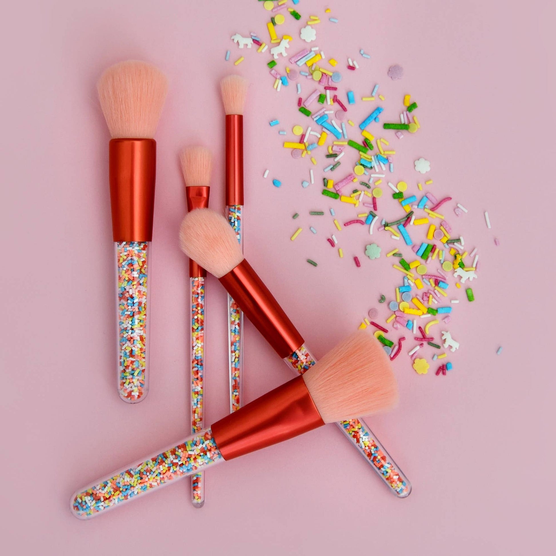 🌈 The twinkle sprinkle brush set includes 5 soft, hypoallergenic, vegan, and cruelty-free brushes. Sprinkle-filled handles make them bright, happy, and easy to spot under a pile of discarded toys.